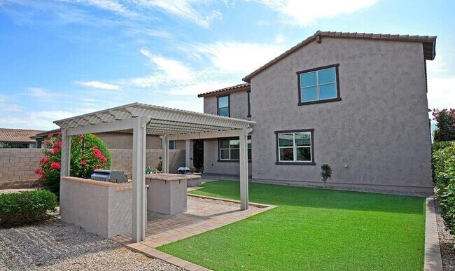 Foto del edificio - Stunning Executive Home (former model) in ...