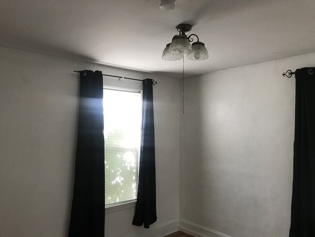 Foto del edificio - 130 Fisher Ave