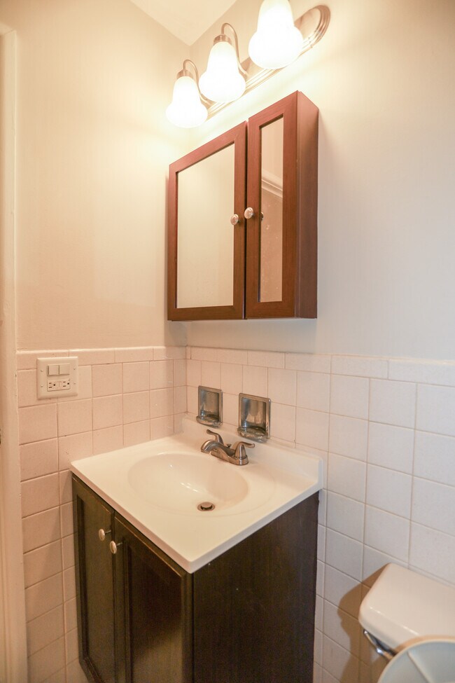 Foto del edificio - 5859 N Winthrop Ave