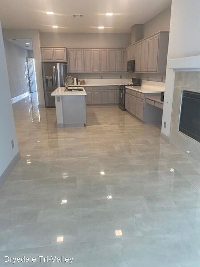 Foto del edificio - 4 br, 2 bath House - 9112 Golf Canyon Rd.