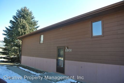 Primary Photo - 1301 Golden Valley Ln