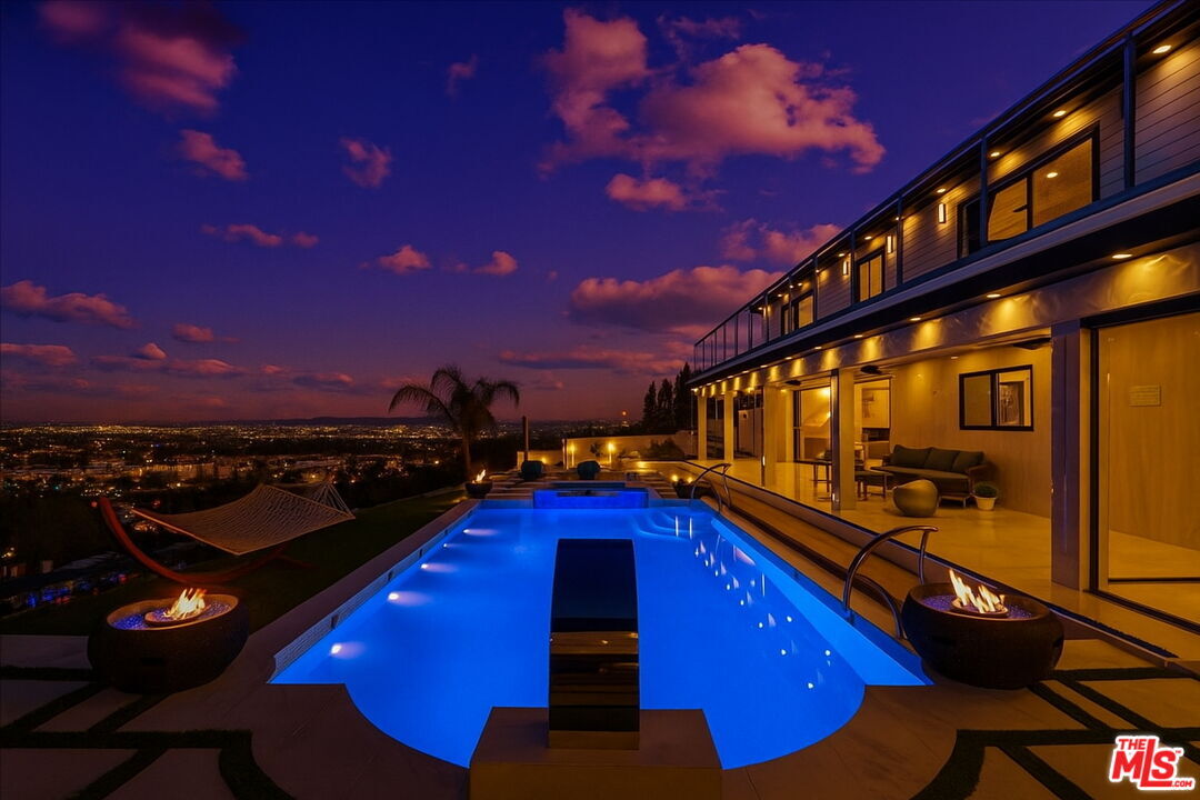 Foto principal - 8600 Farralone Ave