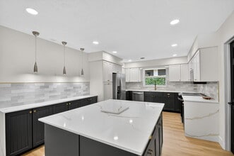 Building Photo - 1221 Singer Dr