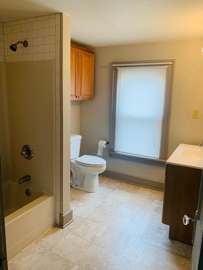 Foto del edificio - Large 3 Bedroom single family home  with l...