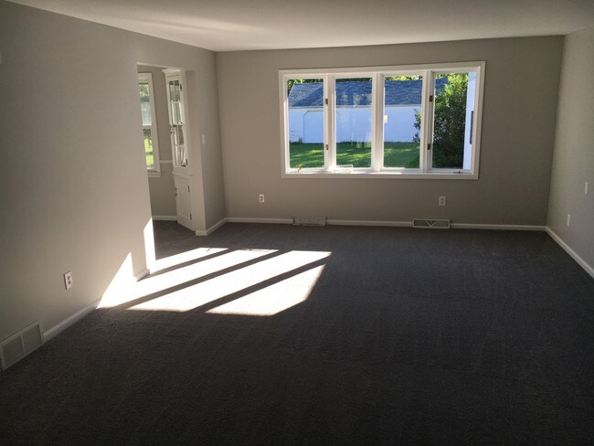 Building Photo - 4401 Overlook Dr