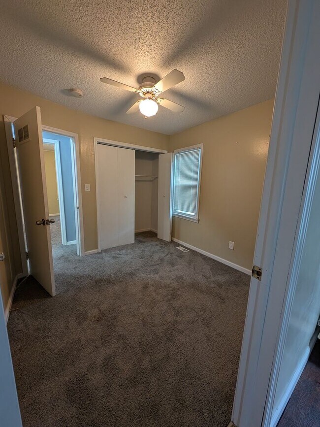 Foto del edificio - 3 bedrooms 2 bath Garden City