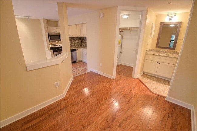 Building Photo - 1306 Norwalk Ln