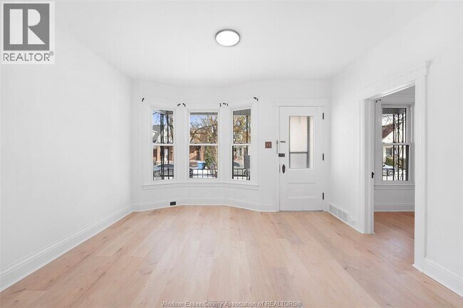 Building Photo - 1045 Gladstone Ave