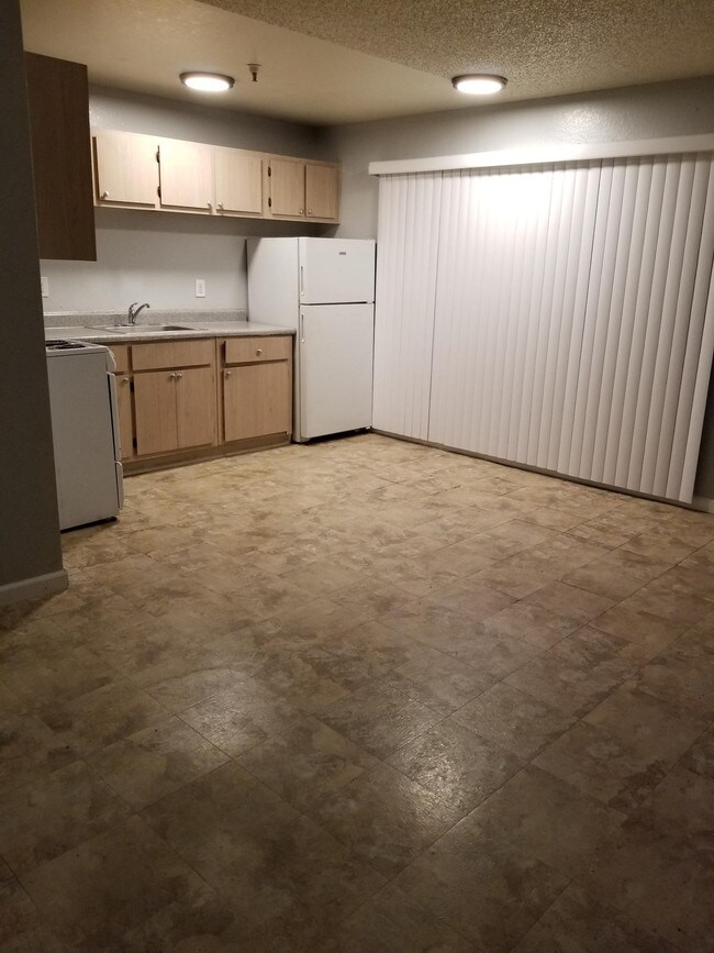 Building Photo - 3949 E Monte Vista Dr