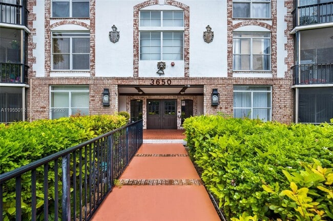 Foto del edificio - 3650 Inverrary Dr