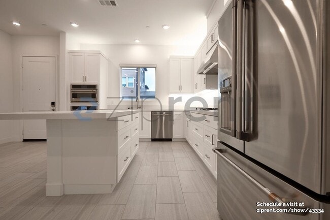 Building Photo - 612 Grizzly