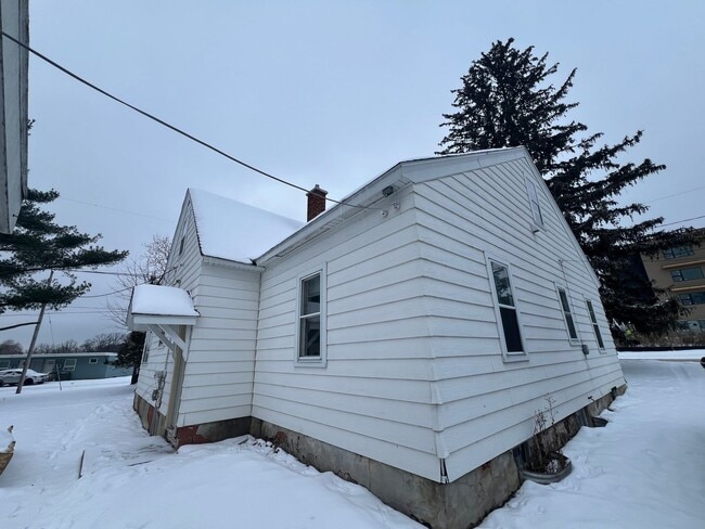 Building Photo - Click the “Apply Now” button or email wapmrentals@gmail.com for a prompt response.