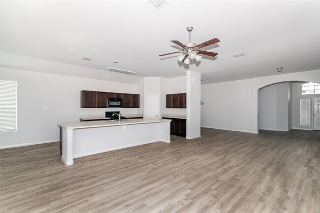 Foto del edificio - 16922 Cory Cornel Ln