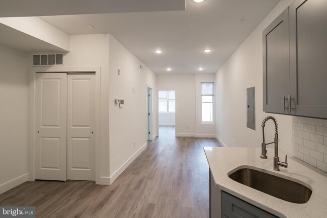 Building Photo - 1711 Snyder Ave