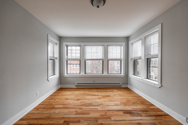 Building Photo - 4409 N Wolcott Ave
