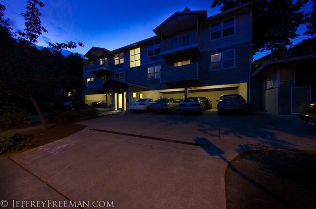 Building Photo - Marquam Trail Apartments
