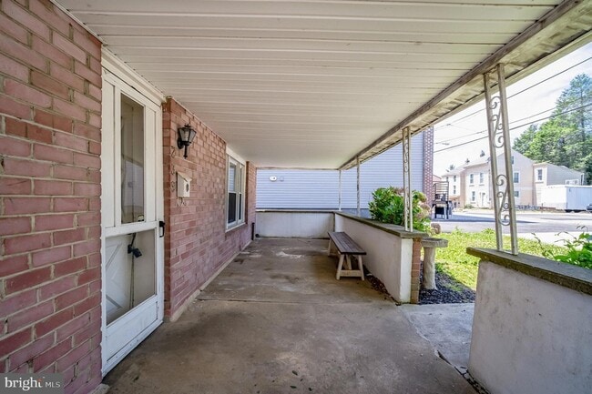 Building Photo - 239 Lemonte St