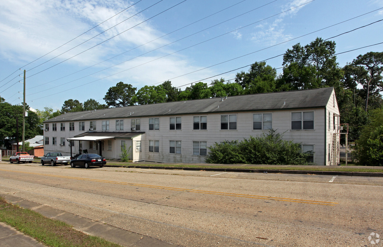 Primary Photo - Spanish Trace Apartments