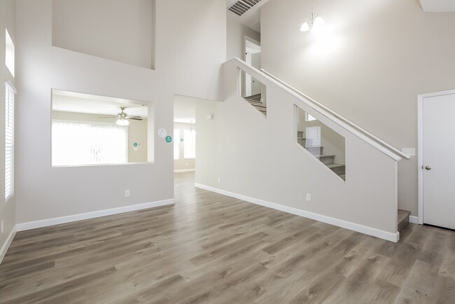 Building Photo - 162 Mirador St