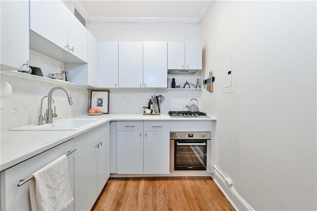 Foto del edificio - 242 12th St NE