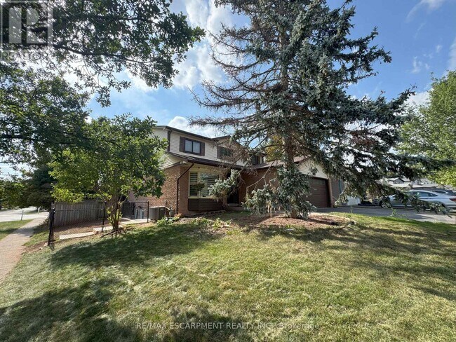 Photo du bâtiment - 1482 Lancaster Dr