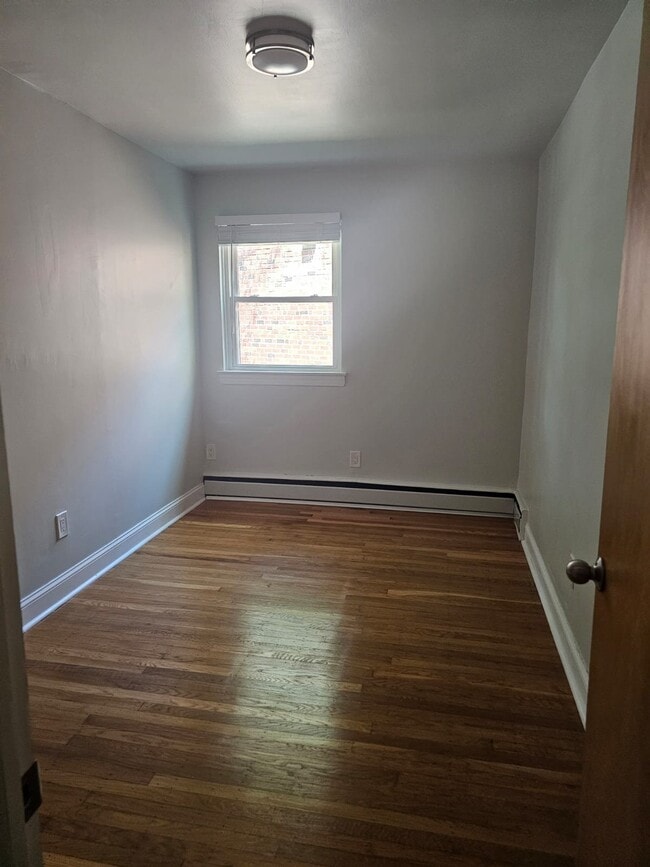 Building Photo - 31 St Albans Ave