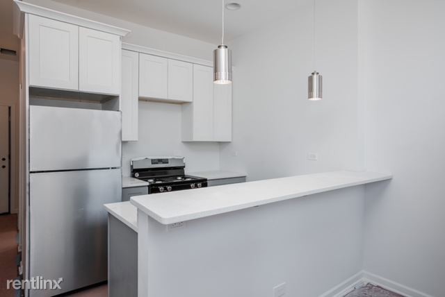 Building Photo - 1 br, 1 bath Apartment - 1117 W 18th Pl