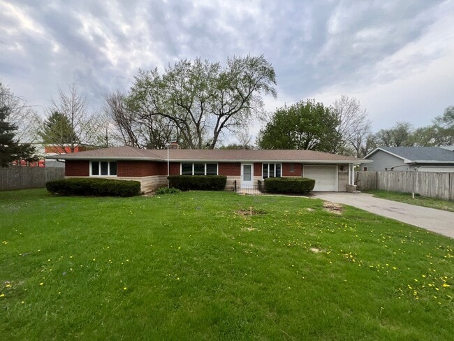 Photo - 1108 E 9th St House