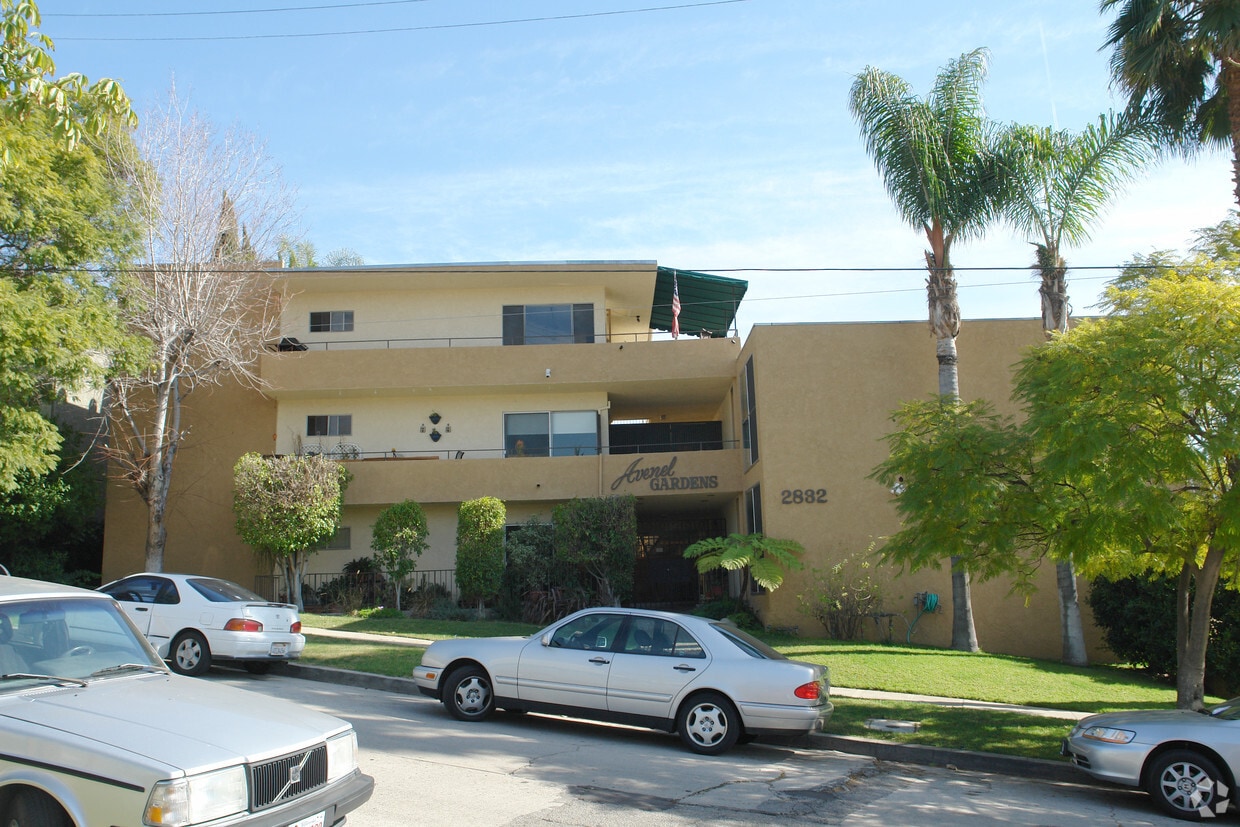 Avenel Gardens Apartments in Los Angeles, CA
