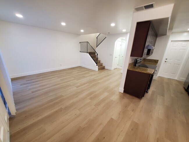 Foto del edificio - 2837 E Jackson Ave