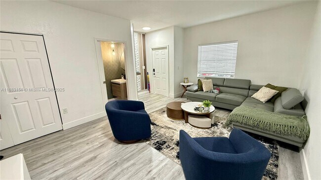 Building Photo - 5725 NW 114th Path