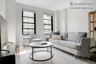 Building Photo - 200 E Chestnut St