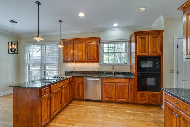 Foto del edificio - 208 Stokesboro Ct