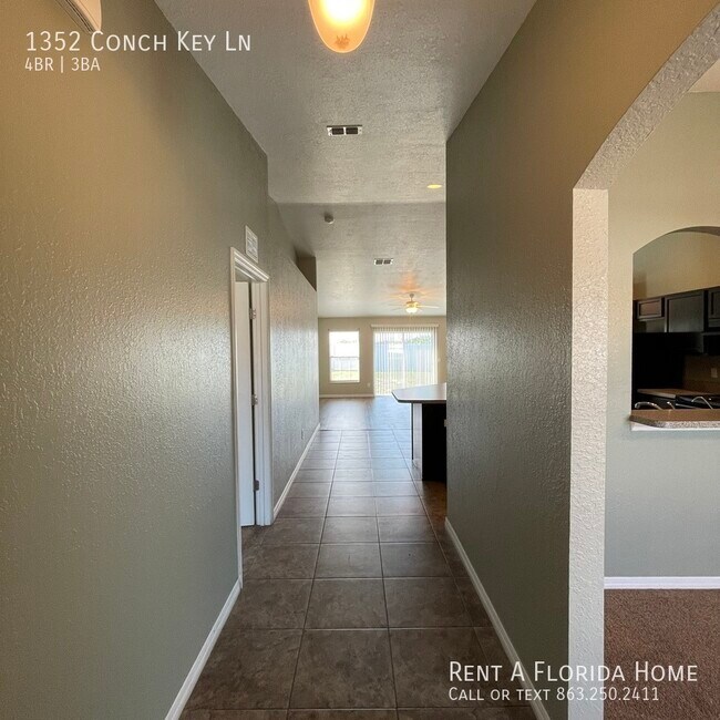 Building Photo - Move In Ready! Fully Fenced Yard! 3 Bedroo...