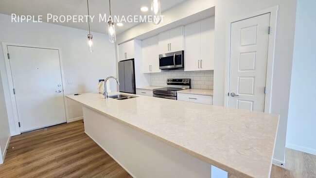 Building Photo - Modern 1 Beds, 1 Baths Apartment/Condo | N...