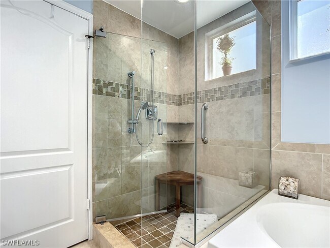 Foto del edificio - 5801 Glencove Dr