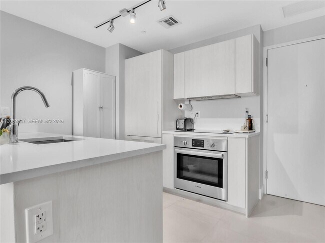 Foto del edificio - 501 NE 31st St