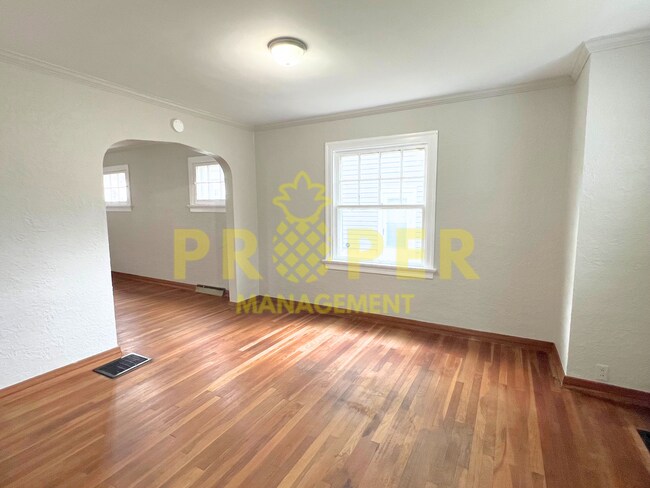 Foto del edificio - 3 bedrooms 1 bathrooms house for rent