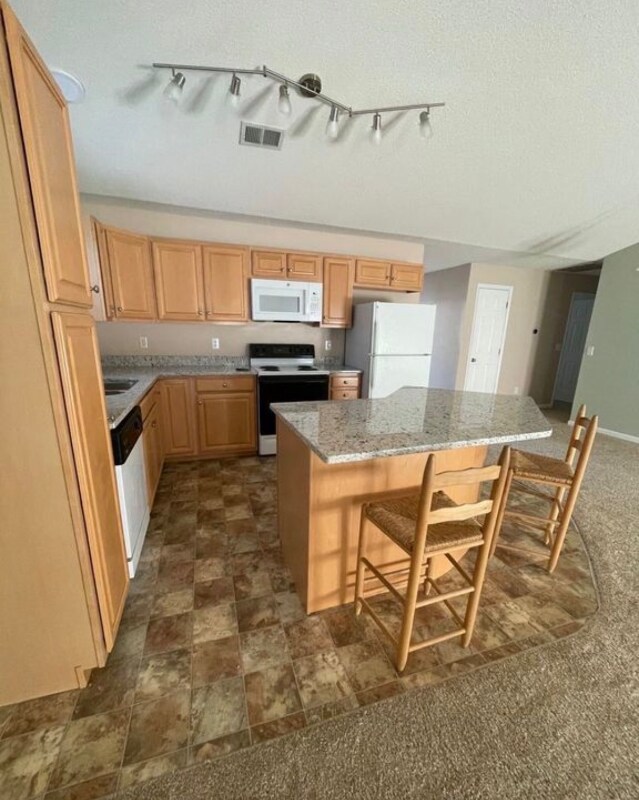 Foto del edificio - 28 Sweetland Ct