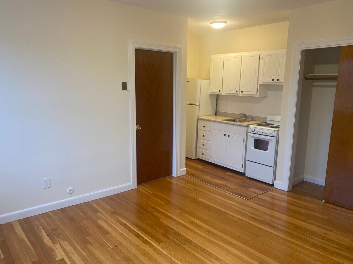 Foto principal - 172 N Beacon St