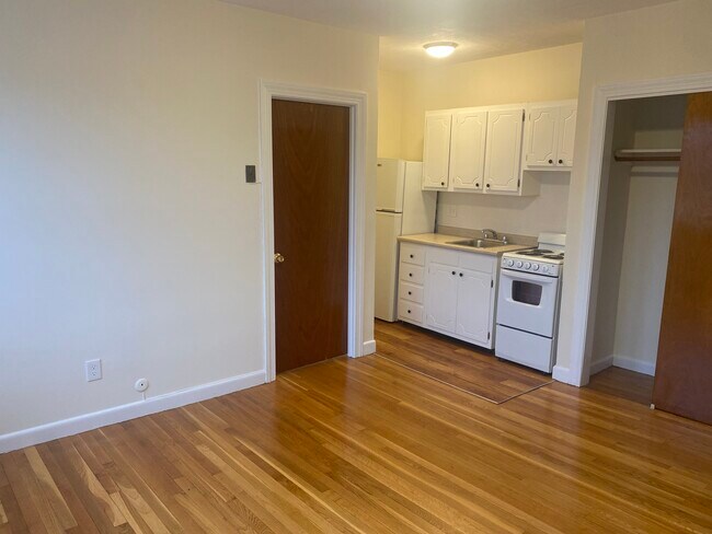 Building Photo - 172 N Beacon St