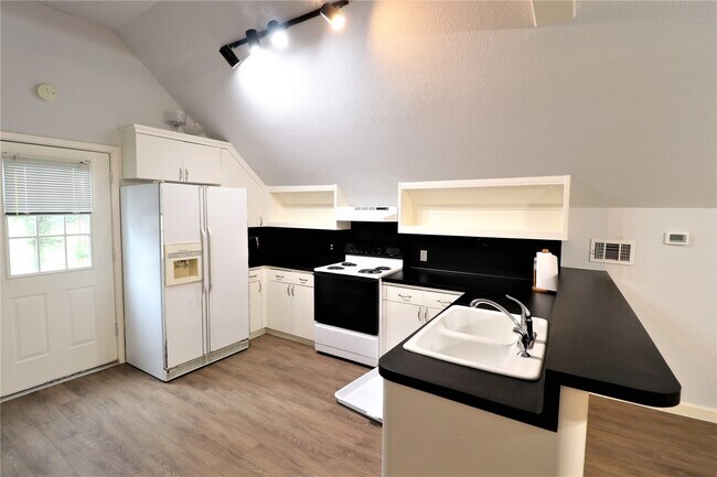 Foto del edificio - 1702 Cougar Creek St