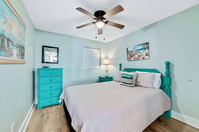 Foto del edificio - 409 E Beach Blvd