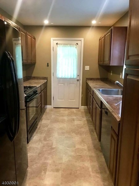 Building Photo - 51 Black Oak Dr