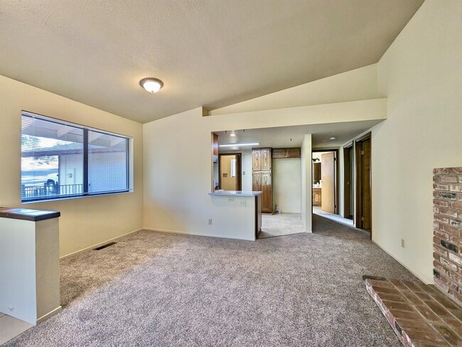 Foto del edificio - 16481 Tony Ct