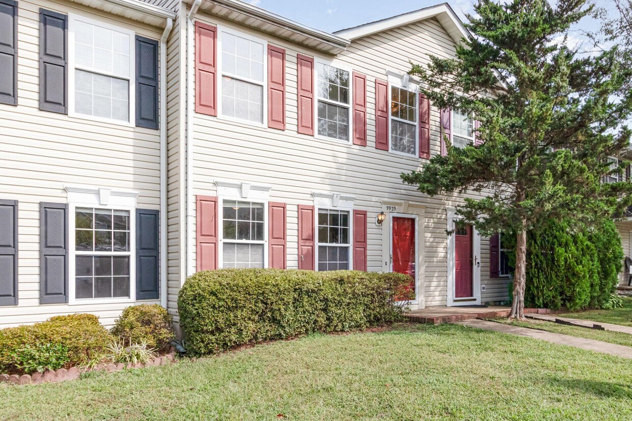 Foto principal - 3 Bedroom Townhome in Lee's Hill!
