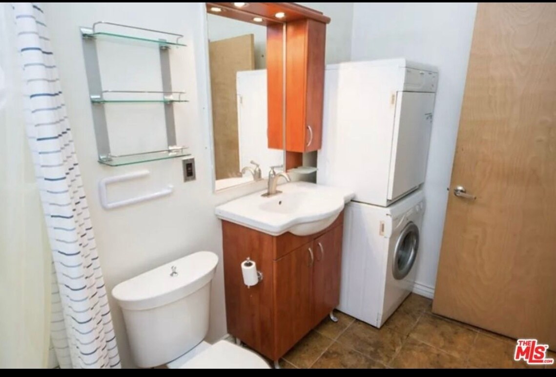 Foto del edificio - 312 W 5th St