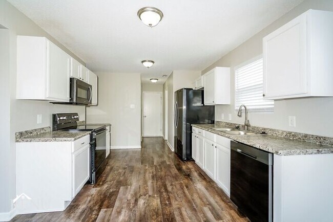 Building Photo - 8718 Hosta Way