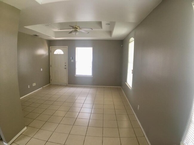 Building Photo - 1107 S Palm Dr