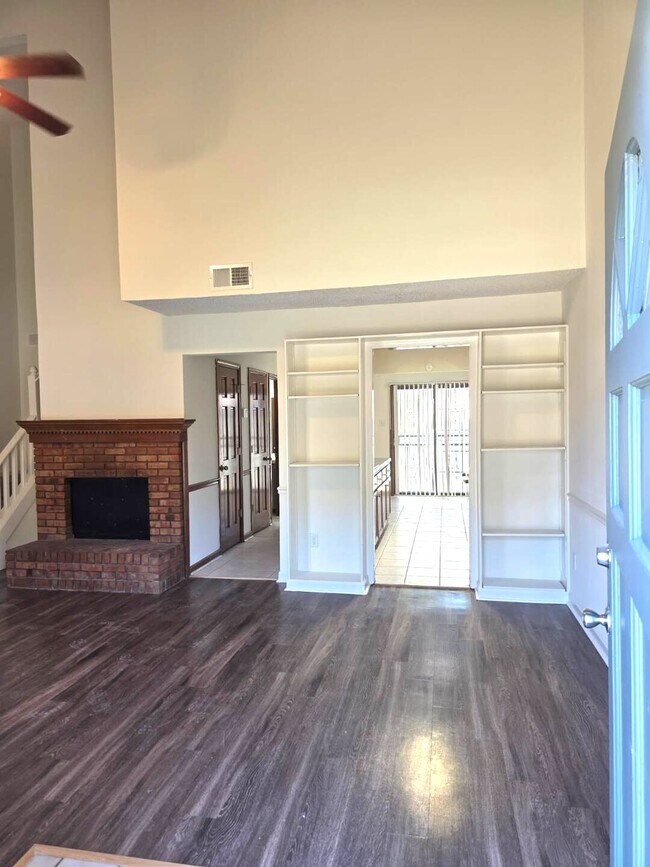 Foto del edificio - 6244 Kirby Downs Dr